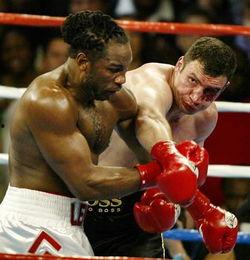 拳王刘易斯被击倒视频,经典对决中的倒地瞬间