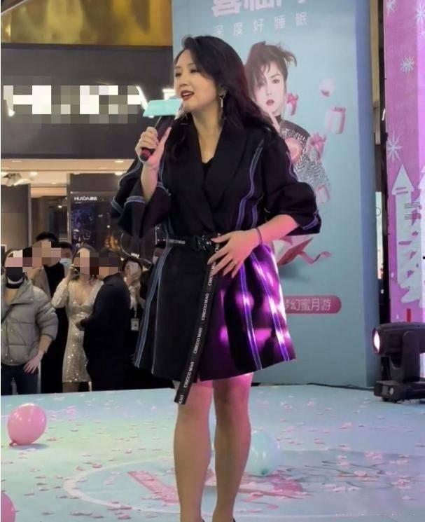 上海东北保姆丝袜,时尚与职业的完美融合