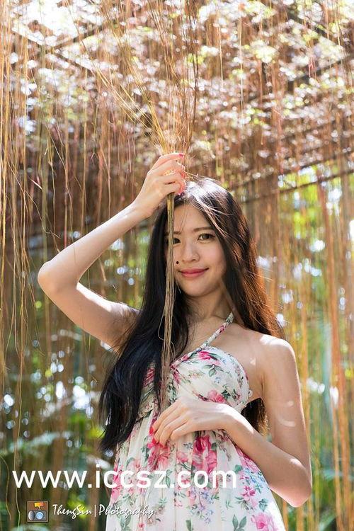 销魂美女丝袜走光